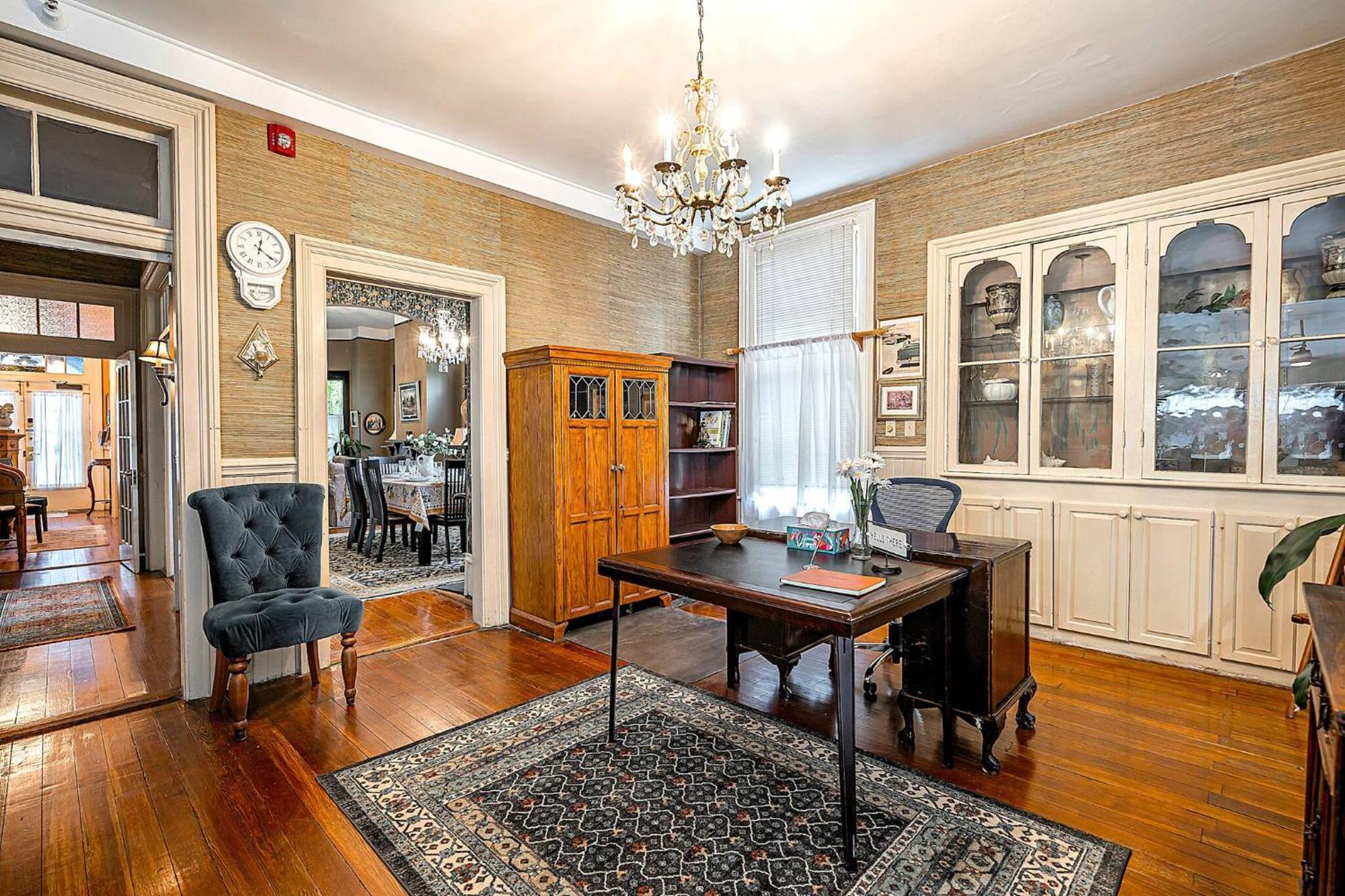 Holiday home Master King Victorian With Private Bathroom In A Historic House Savannah