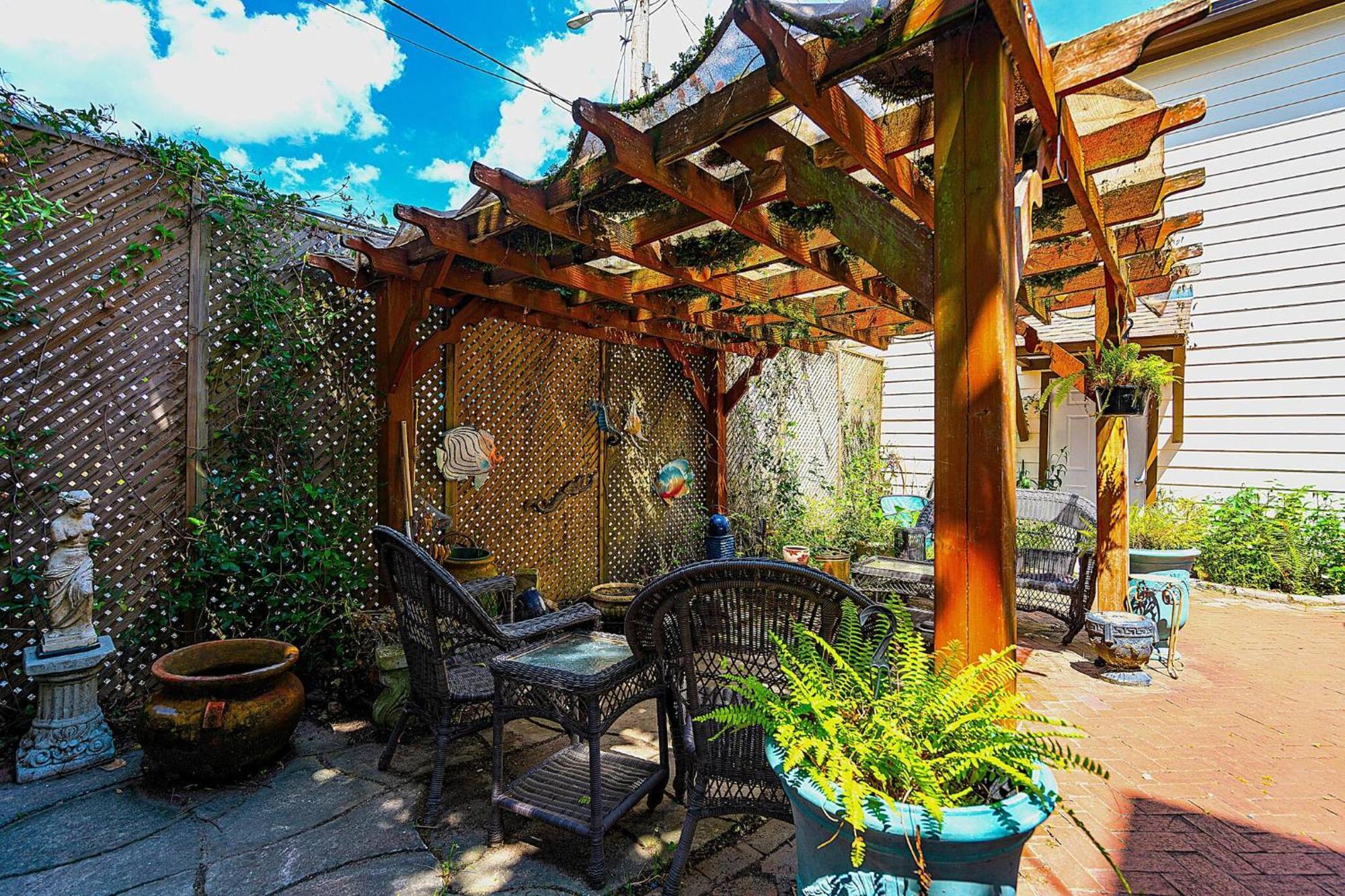 Master King Victorian With Private Bathroom In A Historic House *