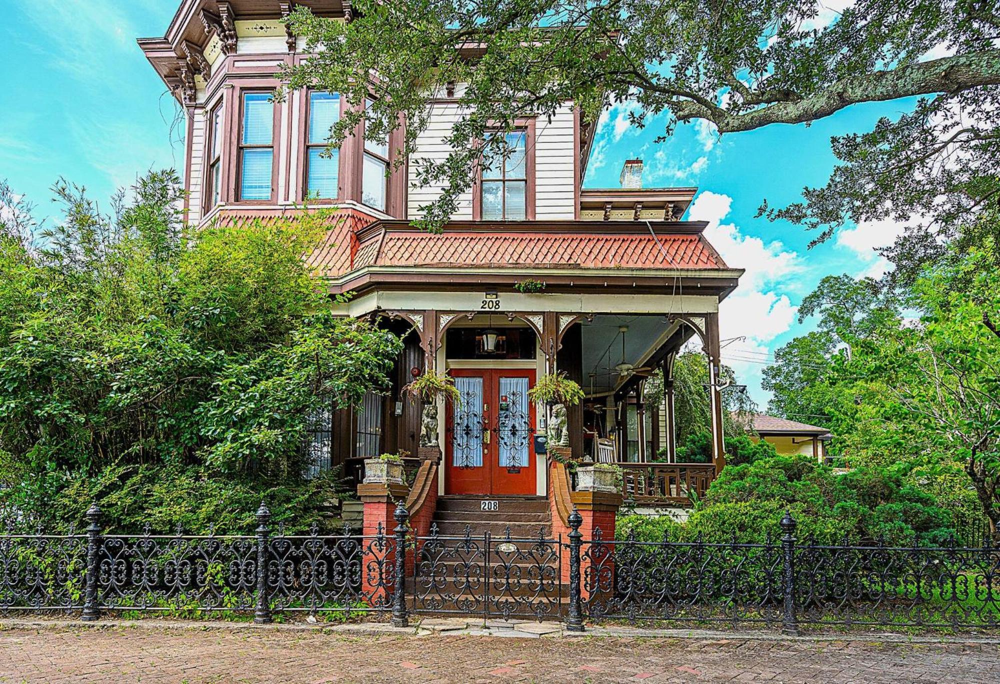Holiday home Master King Victorian With Private Bathroom In A Historic House