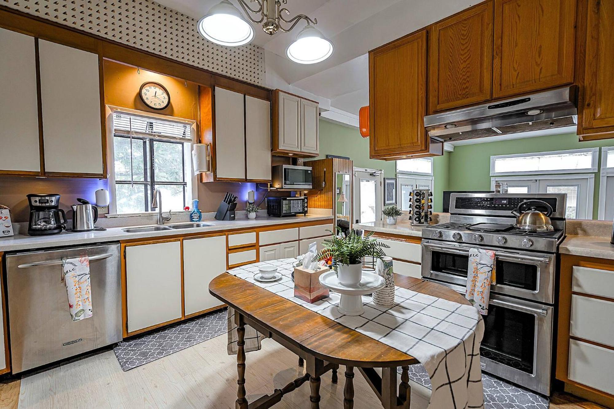 Master King Victorian With Private Bathroom In A Historic House Holiday home