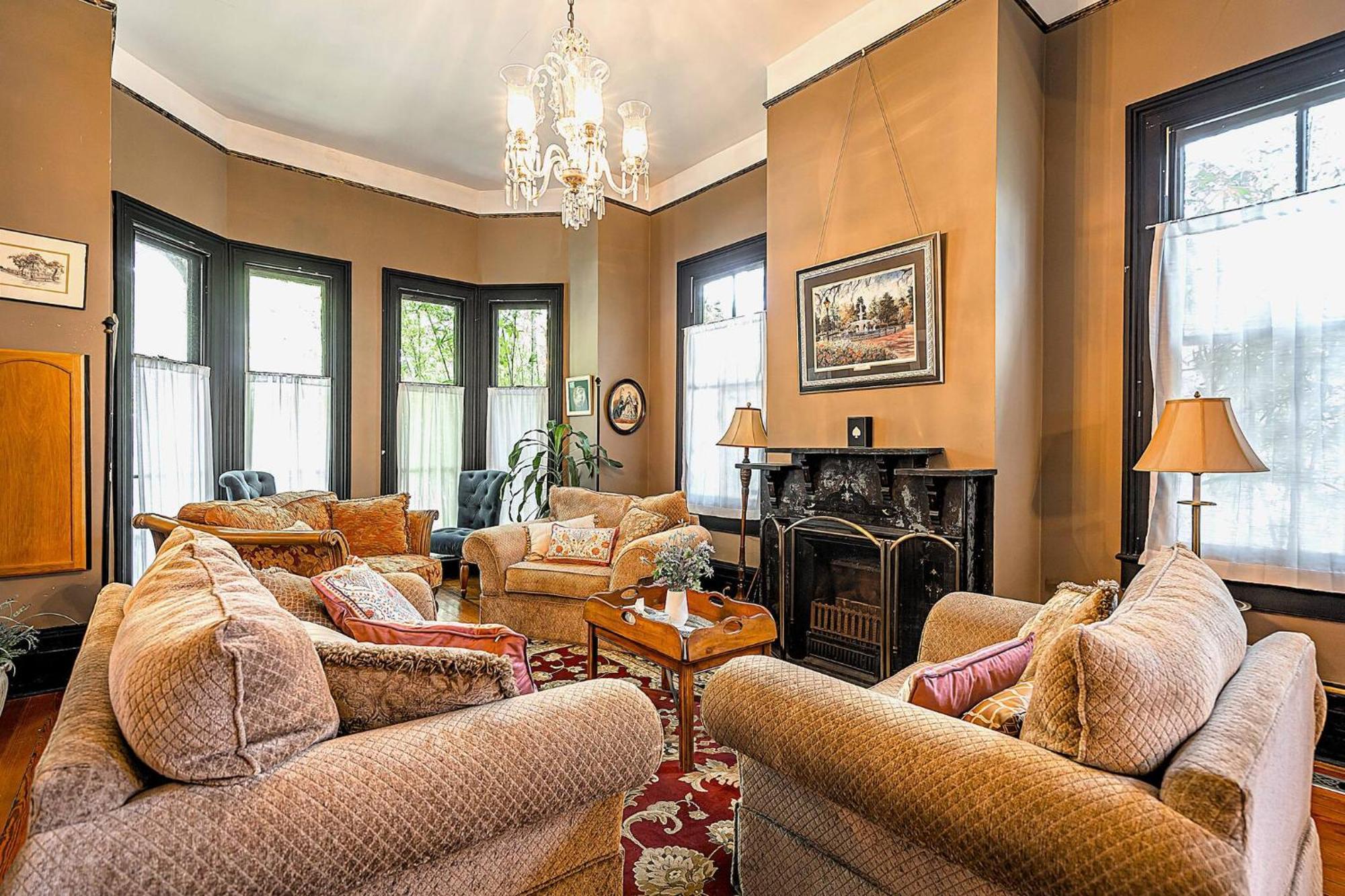 Master King Victorian With Private Bathroom In A Historic House Savannah
